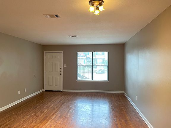 4th image of 4133 NE Stallings Dr APT 504