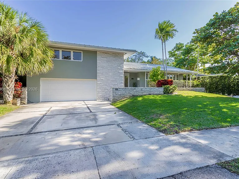 301 Shore Dr E — Photo 51