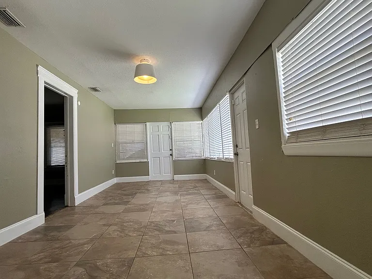 419 E Belmar St — Photo 16