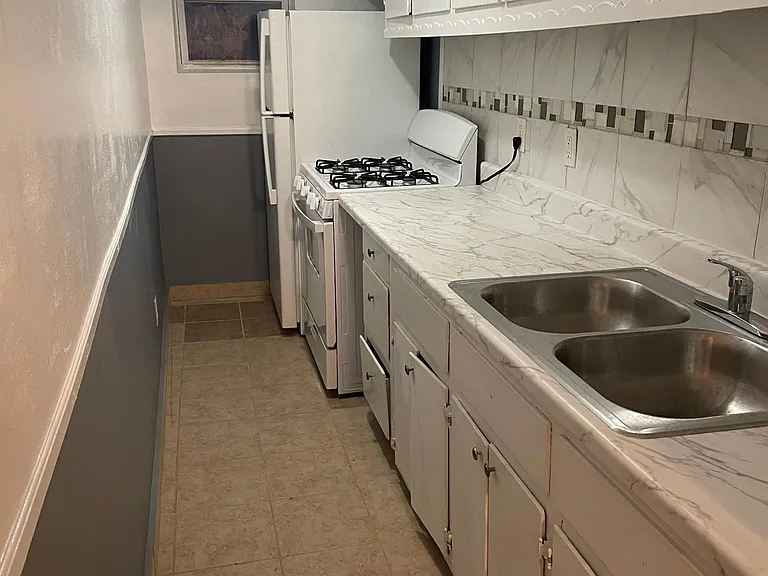 1823 Pleasant St #2 — Photo 1