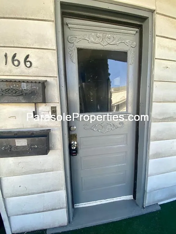166 Vine St Apt 2 — Photo 4