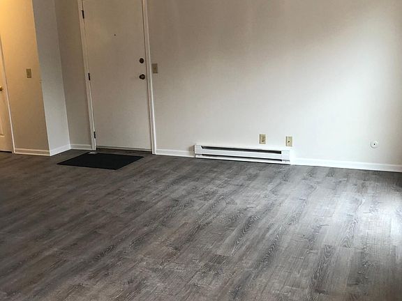 3rd image of 1005 Quail Dr #211