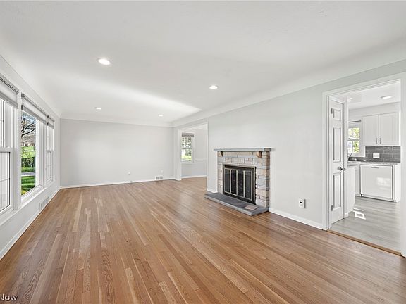 5th image of 906 Eastlawn Dr