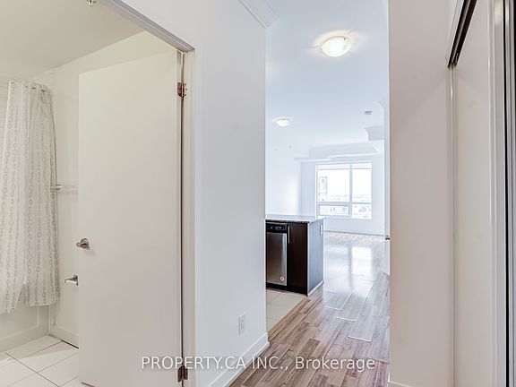 5th image of 840 Queens Plate Dr #1203