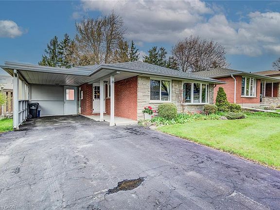 2nd image of 18 Queenston Cres