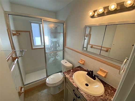 5th image of 1061 NE 36th St #2