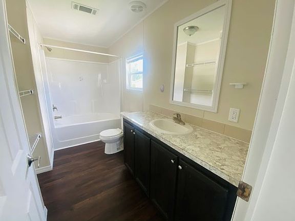 5th image of 2055 Wake Forest Dr #389