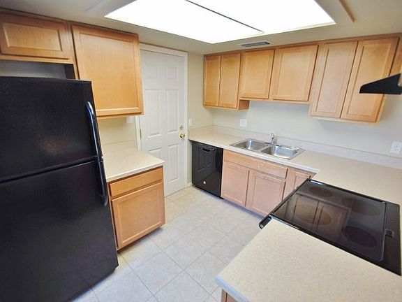 5th image of 608 Fruitwood Ave
