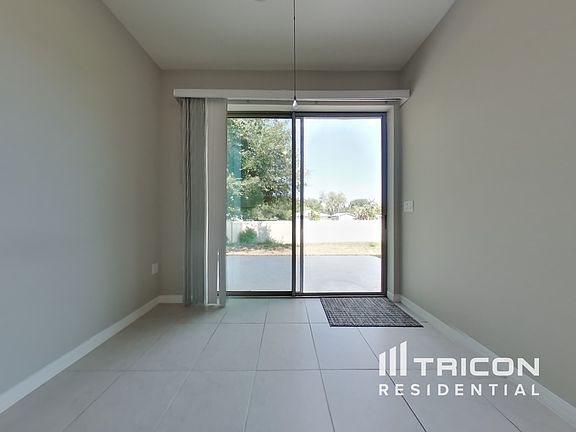 5th image of 2837 E Lake Pointe Dr