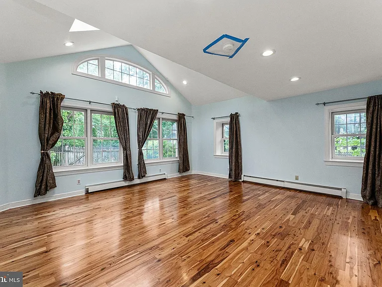 471 Athens Ave — Photo 14