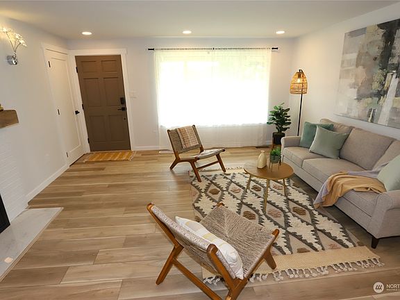 3rd image of 11007 107th Street SW