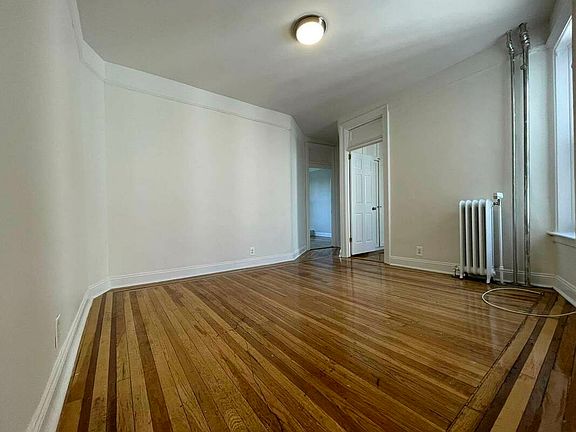 4th image of 2907 31st Ave APT 5C