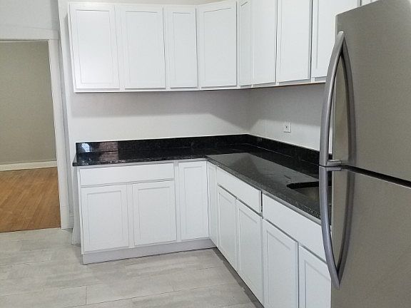 2nd image of 4703 N Artesian Ave #2
