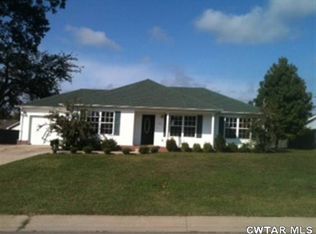 1003 Sir Lionel St, Dyersburg, TN 38024