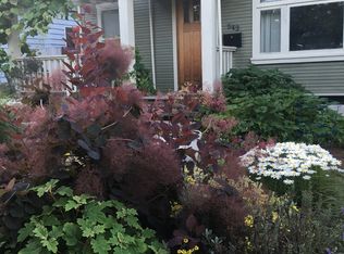 542 N 74th St, Seattle, WA 98103