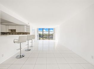 1000 Parkview Dr APT 501, Hallandale, FL 33009