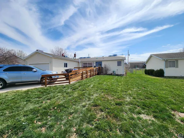 235 SE 44th Ter, Topeka, KS 66609