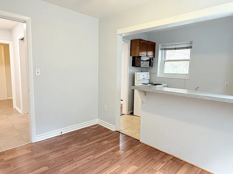 1590 Ouellette Ave #102 — Photo 8