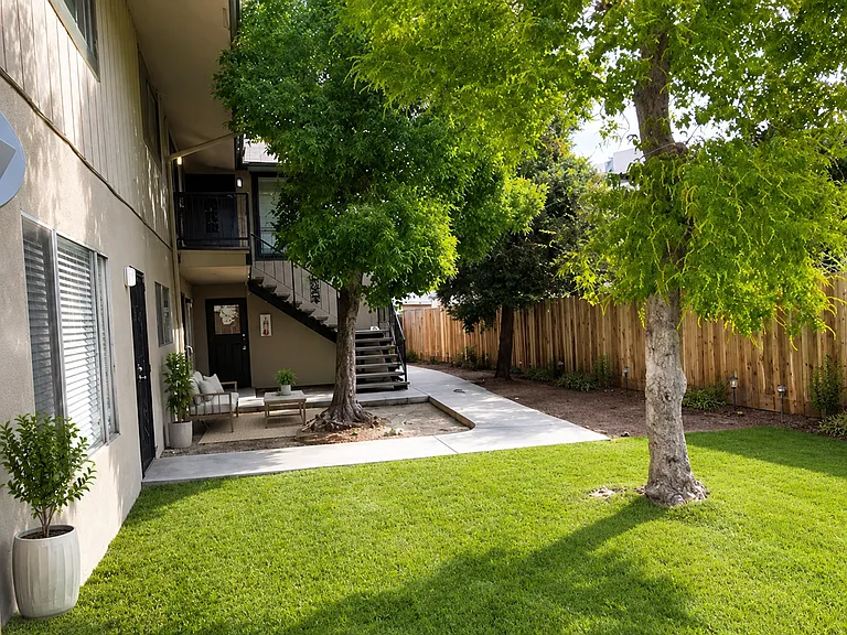 4854 E University Ave — Photo 16