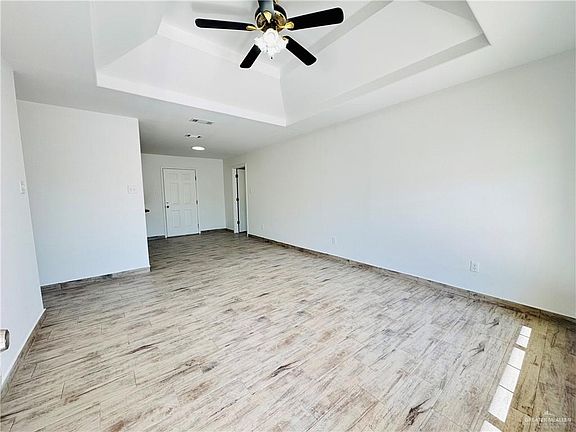 2nd image of 1505 Esperanza Ave