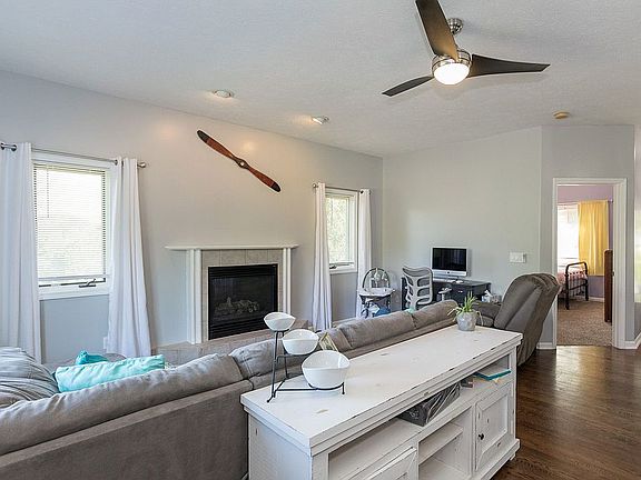 2nd image of 8895 Verdon Cir