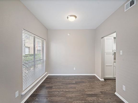 3rd image of 2025 Augusta Dr APT 1001