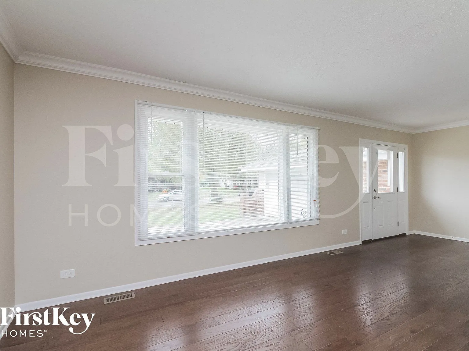 3 bed, 2.0 bath, 1555 sqft, $3,115 — Photo 2