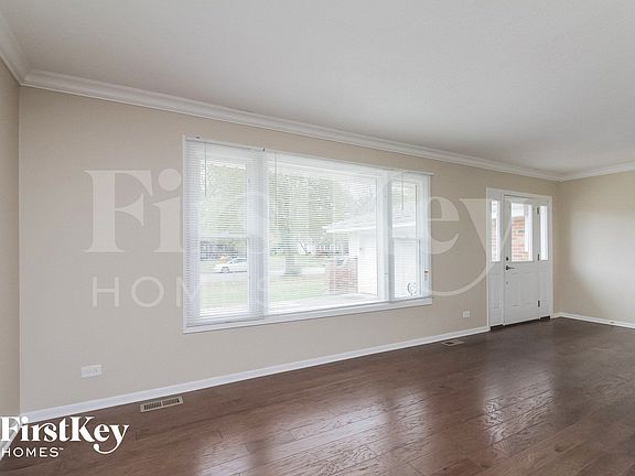 2nd image of 6S124 Lakewood Dr