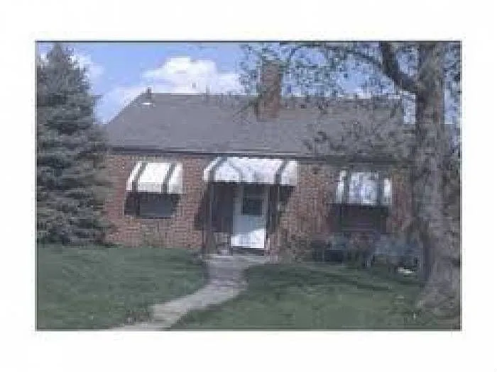 670 Whitethorne Ave photo 1