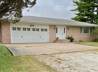 309 Green Acres Dr, Mediapolis, IA 52637
