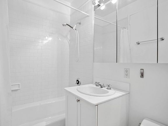5th image of 252 7th Ave APT 17C
