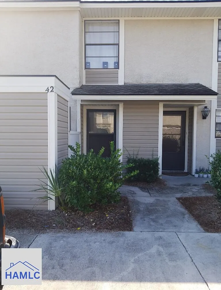 2 bed, 1.5 bath, 1372 sqft, $1,100 — Photo 1