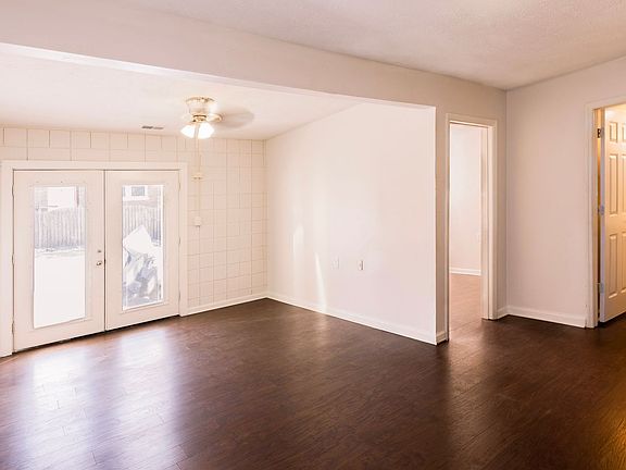 2nd image of 27 E Washington St #44c097e63
