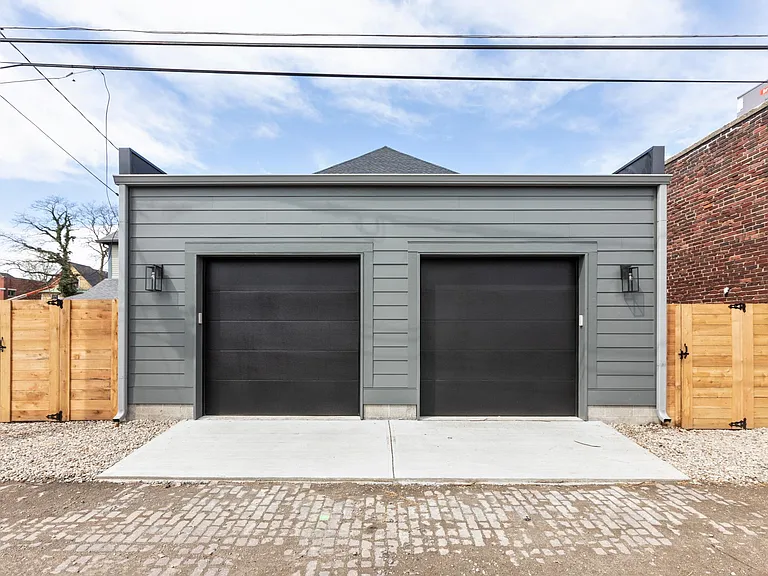 1 car garage for 2141 N Talbott St.