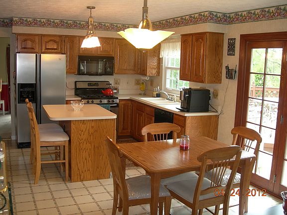 Eat-in Kitchen