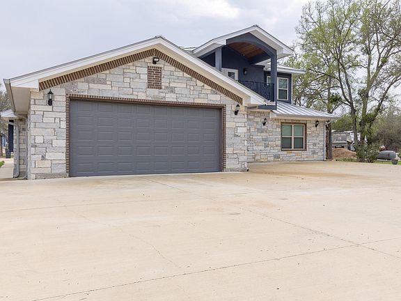 3rd image of 319 Lonesome Dove Dr