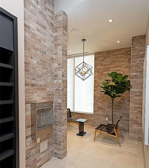 212 King William St E #1019 — Photo 46