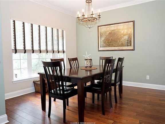 2nd image of 29 Victoria Square Dr