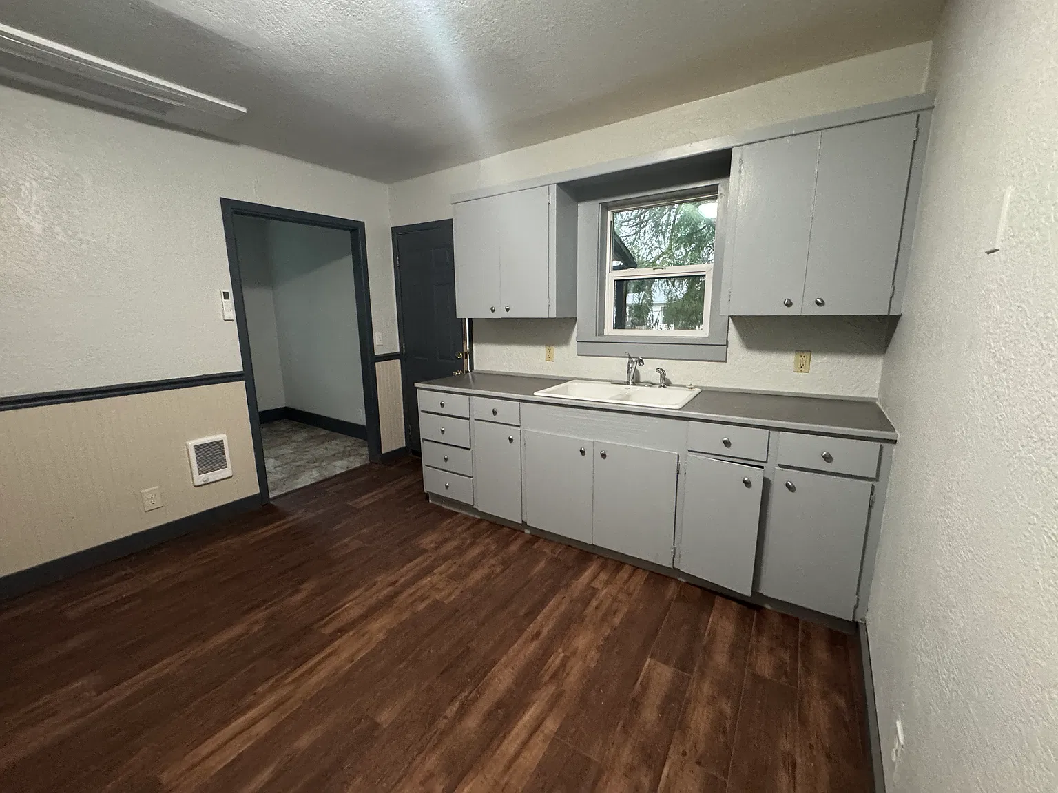 3 bed, 1144 sqft, $2,000 — Photo 3