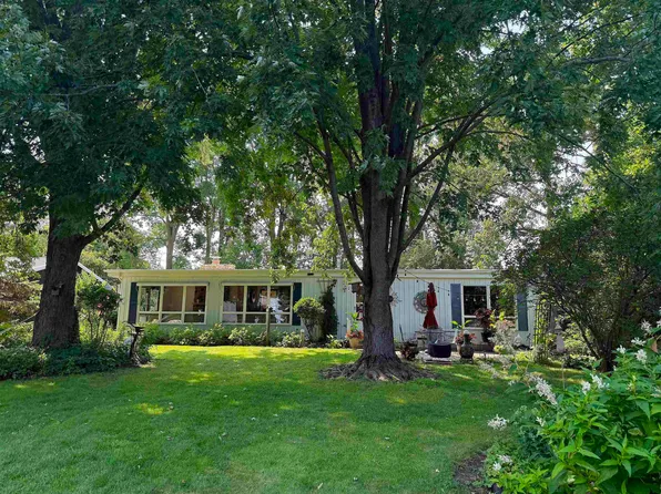2073 S Point Comfort Rd, Oshkosh, WI 54902