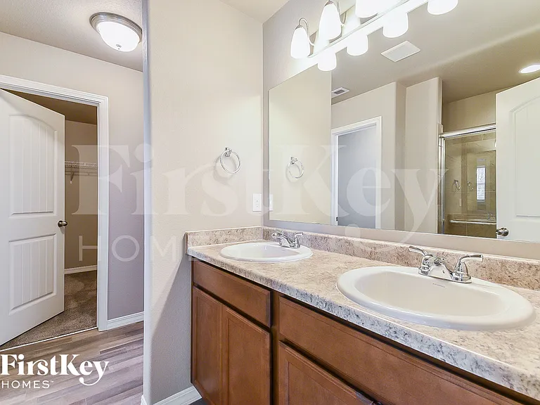 7687 Benecia Dr — Photo 8