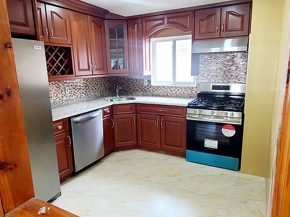 3rd image of 11930 164th St