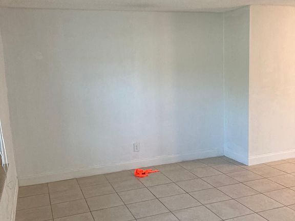 3rd image of 4411 SW 32nd Ave