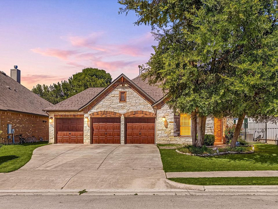 1st image of 332 Ancient Oak Way