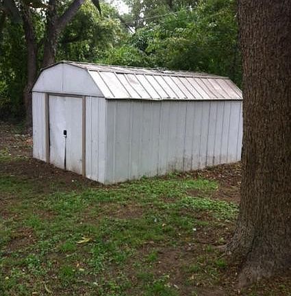 5th image of 107 W Pecan St