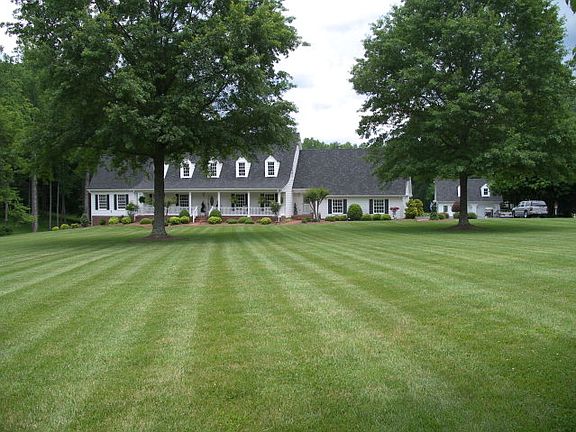 3rd image of 369 Country Club Road Ext