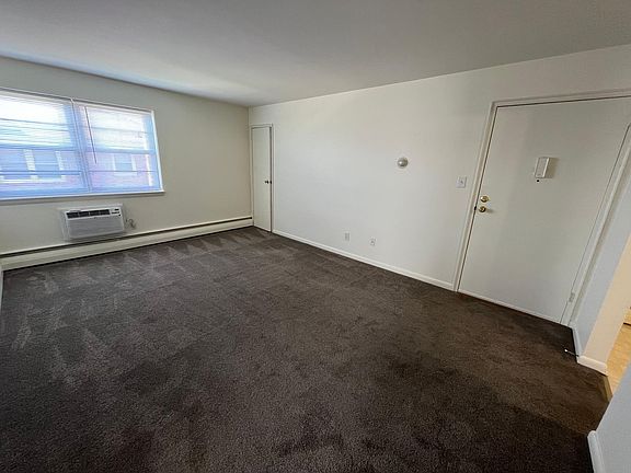 2nd image of 323 W Pennsylvania Ave #C