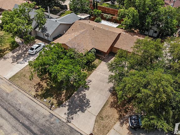 3rd image of 3219 Woodland Cir