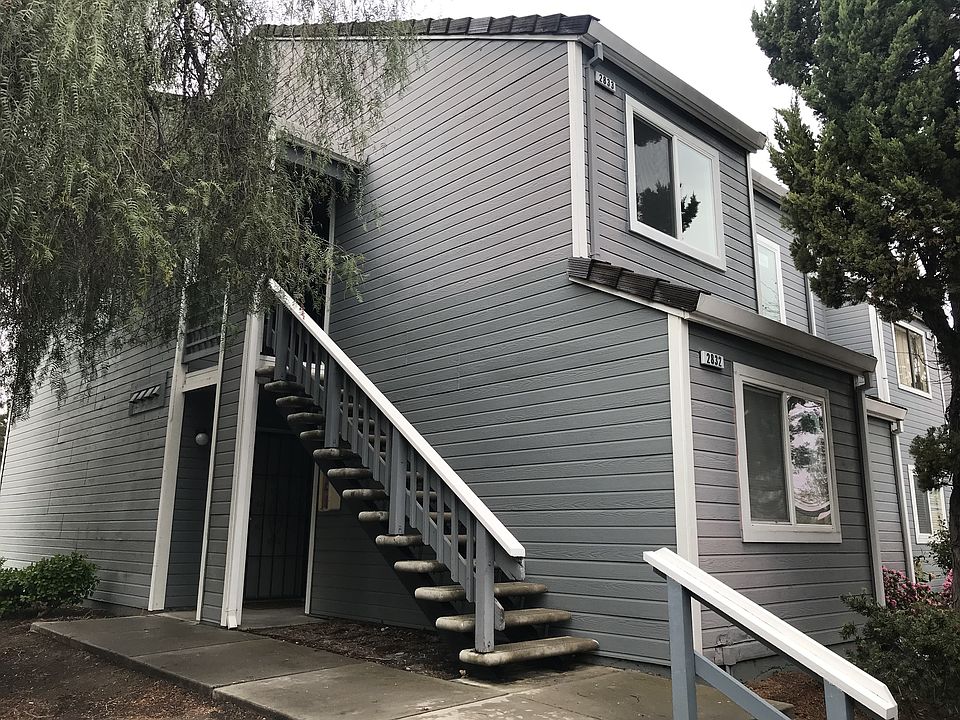 2nd image of 2833 Winding Ln