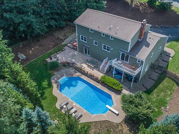 5th image of 230 Hilltop Ct